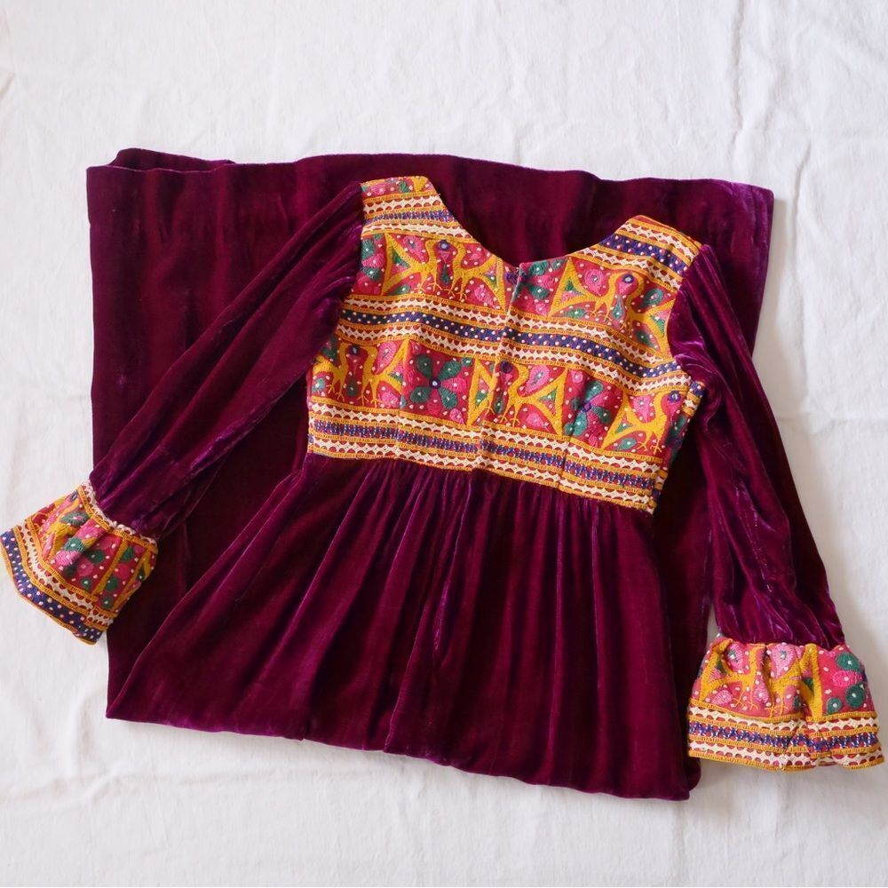 Beautiful rare 70s velvet‎ a embroidered maxi dress - Picture 10 of 11